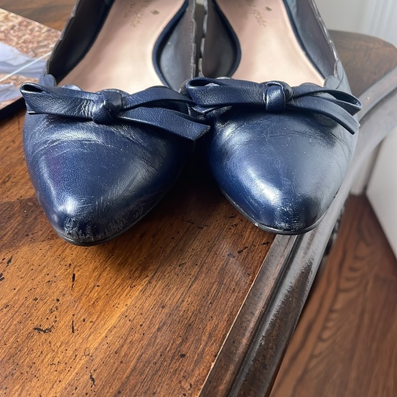 Adorable dark navy Kate Spade ballet flats with bow and scalloped detail - Picture 6 of 7